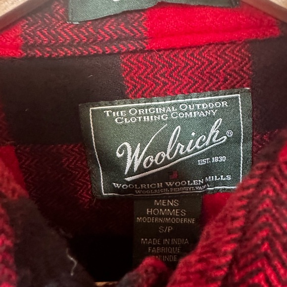 Woolrich shirt/Overshirt in size small. Great condition. - Picture 2 of 4